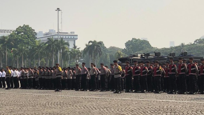 Gelar Operasi Mantab Brata, Kapolri Cek Kesiapan Pasukan