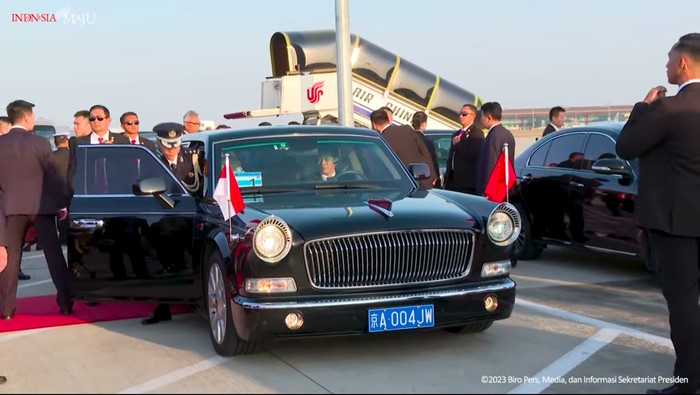 Hongqi L5 jemput Jokowi di Beijing
