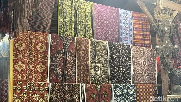 Kain gringsing, oleh-oleh khas Desa Tenganan Pegringsingan