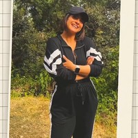 Banyak netizen memuji penampilan awet muda Kajol dan berpendapat dia masih pantas memerankan Anjali setelah 25 tahun. “Sangat manis dan cerah berenergi dengan kilau yang sama seperti saat itu! Semoga kilaumu bersinar selamanya!” puji netizen. Foto: Instagram/@kajol