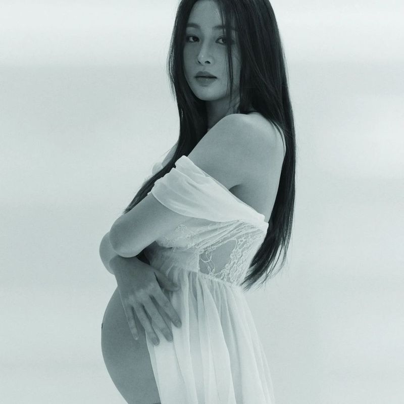 Kang Sora hamil anak kedua.