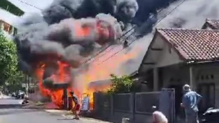 Kebakaran Pom Bensin Mini di Sumedang