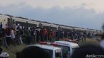 Potret Evakuasi Penumpang dan KA yang Kecelakaan di Sentolo Kulon Progo