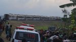 Potret Evakuasi Penumpang dan KA yang Kecelakaan di Sentolo Kulon Progo