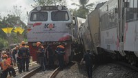 Diketahui, tim terpadu mengevakuasi sekitar 500 penumpang Kereta Api Argo Wilis dan Argo Semeru yang kecelakaan di Kulon Progo, Daerah Istimewa Yogyakarta. Tim terpadu itu terdiri dari petugas PT Kereta Api Indonesia, Palang Merah Indonesia, Kantor Pencarian dan Pertolongan, Dinas Kesehatan, TNI, dan Polri.