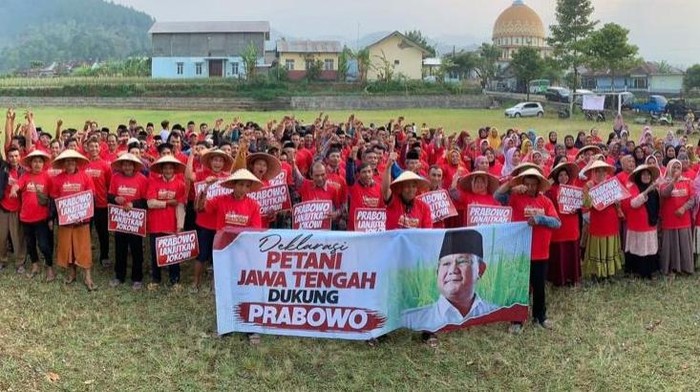 Kelompok petani di Jawa Tengah (Jateng) mendeklarasikan dukungan kepada bakal calon presiden (bacaapres) Prabowo Subianto pada Pilpres 2024. (dok Ist)