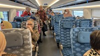 Begini isi Kereta Cepat Jakarta Bandung di bagian kursi. Kursi yang terdiri dari tiga kategori yakni ekonomi premium, bisnis, dan first class. (Foto: Niken Widya Yunita/detikEdu)