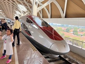 Melihat Lebih Dekat Kereta Cepat Jakarta Bandung Berkecepatan 350 Km/Jam
