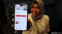 Dengan aplikasi Whoosh, penumpang akan lebih mudah untuk melihat jadwal, melakukan pemesanan, hingga melakukan boarding melalui QR Code tiket yang akan muncul di aplikasi setelah melakukan pemesanan.  