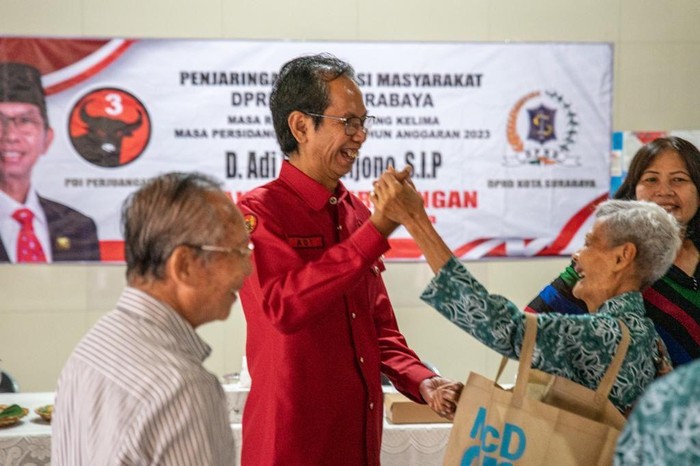 Ketua DPRD Kota Surabaya Adi Sutarwijono