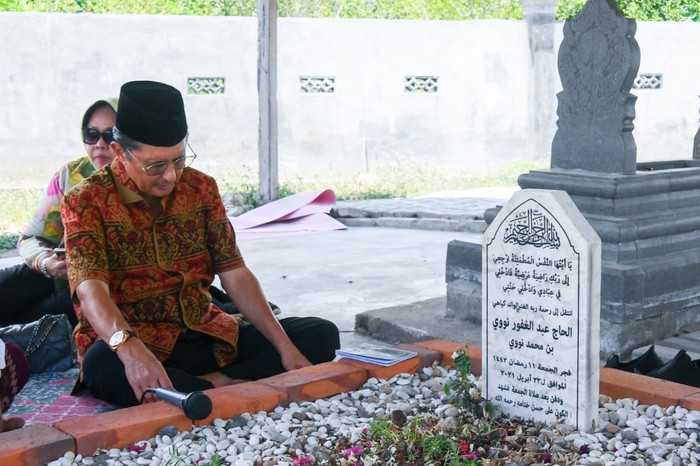 Kunker di Gorontalo, Waka MPR Ziarah ke Makam Pendiri Ponpes Syafiyah