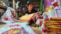 Bendera dan atribut partai ini dipesan untuk didistribusikan ke berbagai daerah.
