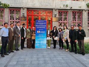 Dialog di Universitas Peking, Mendes PDTT Pamer Istimewanya Desa di RI