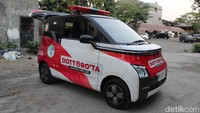Mobil Dottorota merupakan mobil semi ambulans emergency dan mobil ambulans pasien yang bisa melayani kesehatan masyarakat dengan kunjungan di rumah. Jika diperlukan penanganan darurat di rumah sakit bisa langsung mengantar pasien segera. Foto: (Rania Al-Syam/detikSulsel)