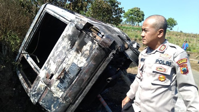 Mobil maling alpukat di Semarang dibakar massa, Selasa (17/10/2023).
