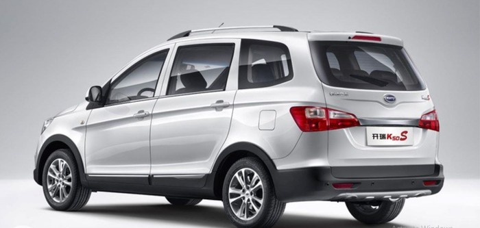 Mobil MPV Chery.