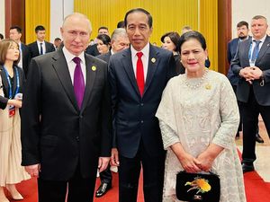 Momen Akrab Jokowi-Iriana dan Putin di Beijing
