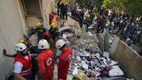 Hingga kini belum diketahui penyebab runtuhnya gedung apartemen tersebut.  