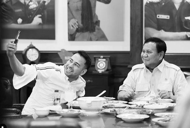 Momen Prabowo Subianto Saat Makan Bareng Presiden Jokowi hingga Ridwan Kami