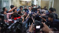 Anies memberikan keterangan pers usai menjalani pemeriksaan kesehatan di RSUP Fatmawati, Jakarta Selatan, Selasa (17/10/2023). 