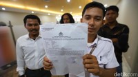 Kedatangan mereka memenuhi panggilan sebagai saksi terkait pernyataan Hasyim Djojohadikusumo yang mencatut nama Joko Widodo dalam pembentukan koalisi partai. 