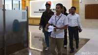 Sejumlah perwakilan dari Aliansi Mahasiswa Sulawesi Tenggara mendatangi kantor Bareskrim Mabes Polri, Jakarta, Selasa (17/10/2023). 