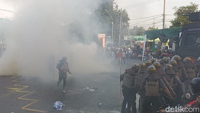 Pemilu 2024 mengalami kekacauan atau chaos dalam simulasi pengamanan yang digelar di Probolinggo.