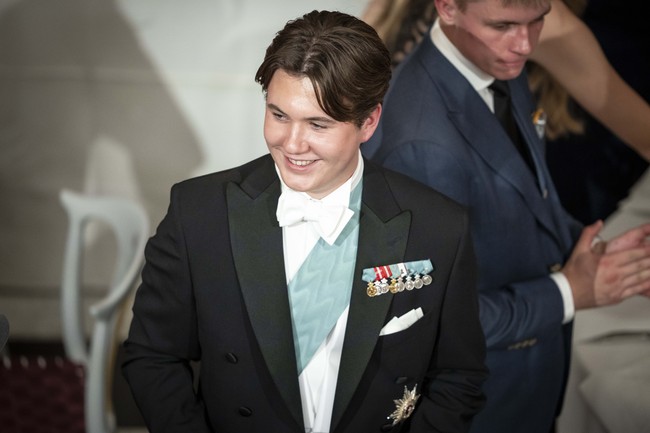 Itu berarti, Christian berada di urutan kedua pewaris takhta kerajaan Denmark setelah ayahnya. Posisi tersebut lantas menyelamatkan Christian dari pencopotan gelar yang dilakukan Ratu terhadap beberapa cucunya. (Foto: Mads Claus Rasmussen/Ritzau Scanpix via AP)