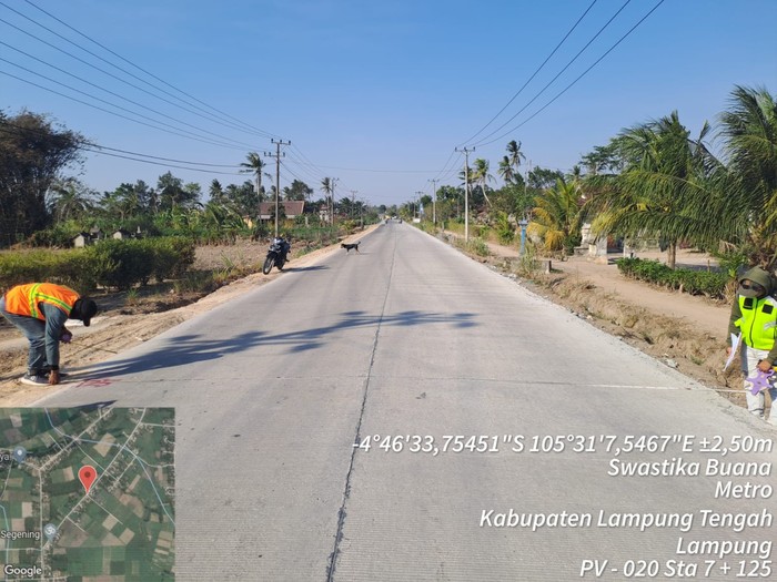 Perbaikan jalan di segmen Simpang Randu-Seputih Surabaya, melintasi Kecamatan Rumbia. (Dok Dinas BMBK Provinsi Lampung)