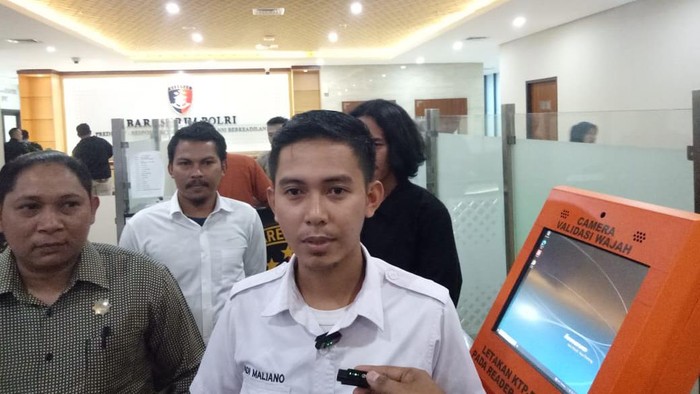 Perwakilan Aliansi Mahasiswa Sulawesi Tenggara (Sultra) yang melaporkan Hashim Djojohadikusumo terkait dugaan hoax (Rumondang/detikcom)
