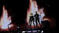Pemenang Grammy Award tujuh kali itu akan tampil di seluruh Eropa terlebih dahulu sebelum memulai pertunjukan di Amerika Utara pada bulan Desember.  