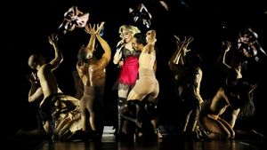 Potret Madonna Mulai Tur Dunia Setelah Pulih dari Infeksi Serius