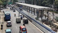 Selama revitalisasi, halte tersebut ditutup sementara.  