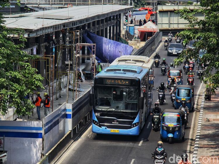 Potret Revitalisasi Halte TransJakarta Grogol 1
