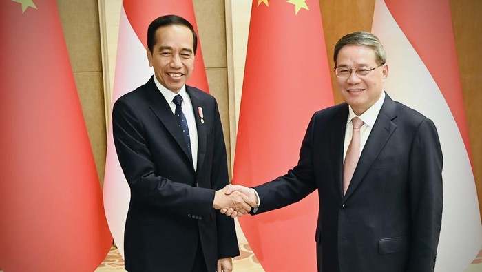 Presiden Joko Widodo (Jokowi) melakukan pertemuan bilateral dengan Perdana Menteri (PM) China Li Qiang. (Foto: Laily Rachev - Biro Pers Sekretariat Presiden)