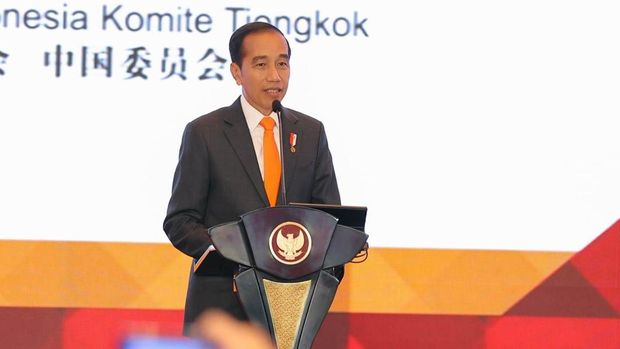 Presiden Joko Widodo saat menyampaikan sambutannya terkait kerja sama bilateral antara RI-China di bidang ekspor, investasi dan ketahanan pangan dalam acara Indonesia-China Business Forum, Beijing. (Dok. PT PLN (Persero))