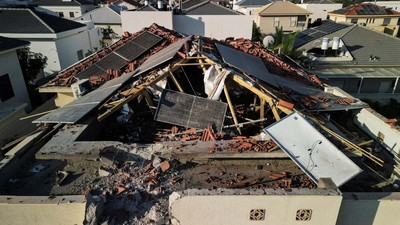 Rumah di Ashkelon Ini Hancur Terkena Hantaman Roket Hamas