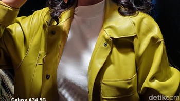 Memotret portrait di malam hari pakai Galaxy A34. Foto: Adi Fida Rahman/detikINET