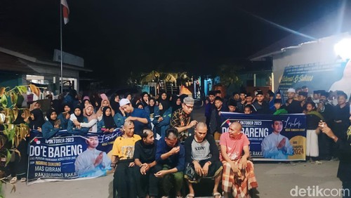 Santri di NTB doa bersama dan cukur gundul kepala mereka untuk mendukung Gibran maju menjadi cawapres.