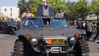 Gubernur Jawa Timur Khofifah Indarparawansa beserta Kapolda Jatim Irjen Toni Harmanto bersama Pangdam V Brawijaya Mayjen TNI Farid Makruf, juga hadir dalam simulasi Operasi Mantap Brata Semeru 2023/2024 dalam rangka pengamanan Pemilu 2024.
