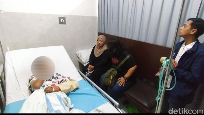 Siswa SMP di Banyuwangi usai menjalani operasi di RSUD Blambangan