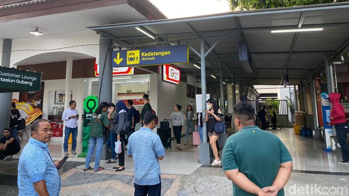 Situasi di Stasiun Gubeng Surabaya