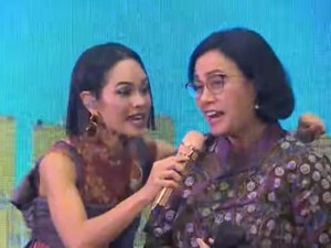 Momen Seru Sri Mulyani Nyanyi Bareng Andien, Basuki Gebuk Drum