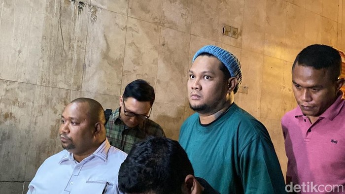 Virgoun dan Tenri Anisa usai menjalani konfrontir terkait laporan dugaan perzinaan yang dibuat Inara Rusli.
