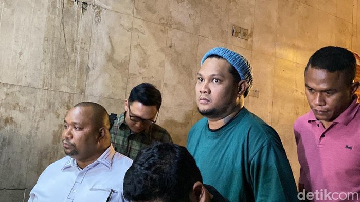 Virgoun dan Tenri Anisa usai menjalani konfrontir terkait laporan dugaan perzinaan yang dibuat Inara Rusli.