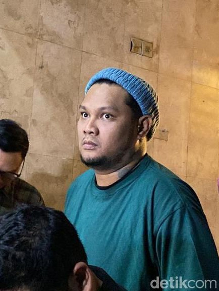 Tenri Anisa dan Virgoun Virgoun dan Tenri Anisa usai menjalani konfrontir terkait laporan dugaan perzinaan yang dibuat Inara Rusli.