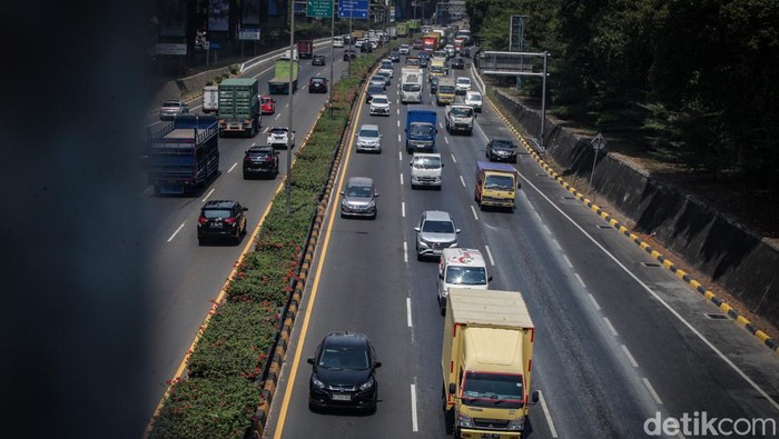 Tol JORR layang Cikunir-Ulujami siap dibangun sebagai jalur alternatif ke Bandara Soekarno-Hatta (Soetta). Proyek ini bernilai investasi Rp 21,6 triliun.