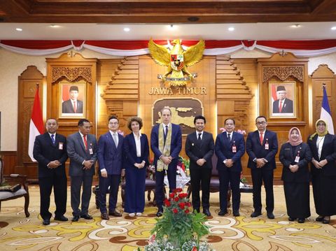 Wagub Jatim Emil Elestianto Dardak dan Duta Besar Prancis untuk Indonesia, Timor Leste dan Asean H.E. Mr. Fabien Penone di Gedung Negara Grahadi