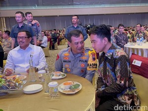 Gibran Hadiri Dialog Kebangsaan di Solo, Mahfud Sambutan Lewat Video