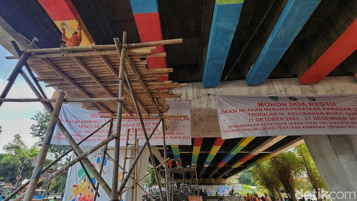 Warna-warni Kolong Jalan Layang Tebet